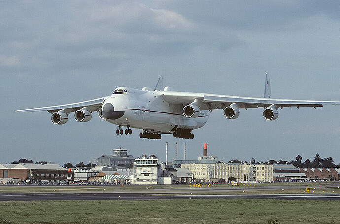 Antonov_An-225_at_Farnborough_1990_airshow
