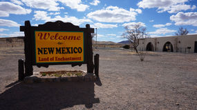 welcome-to-new-mexico-board-blue-sky-45339201.jpg
