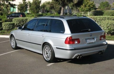 2003_BMW_e39_M5_Wagon_Rear_1.jpg