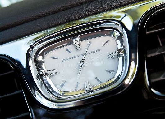 2012-Chrysler-200-Limited-Convertible-clock-e1356316546962.jpg
